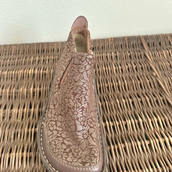 Algeria Floral Butterfly Boot - Picture 10 of 13